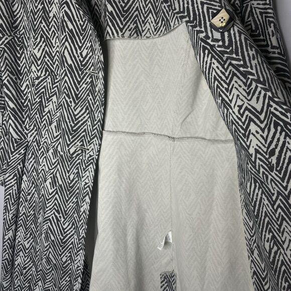 Cabi Zig Zag Ponte Knit Jacket Size Med Gray 3/4 Sleeve Button Up Cotton #3034 - Picture 4 of 10